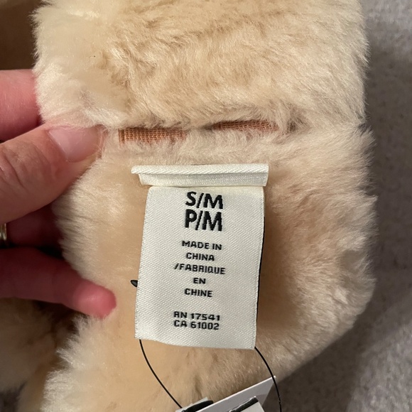 UGG Genuine Suede Shearling Reversible Headband - Picture 6 of 7